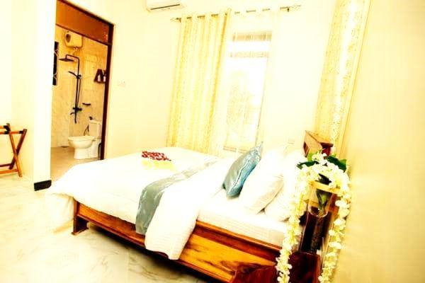 Safi House Bed & Breakfast Boma la Ngombe Exterior photo