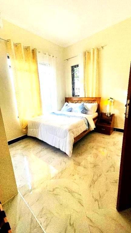 Safi House Bed & Breakfast Boma la Ngombe Exterior photo