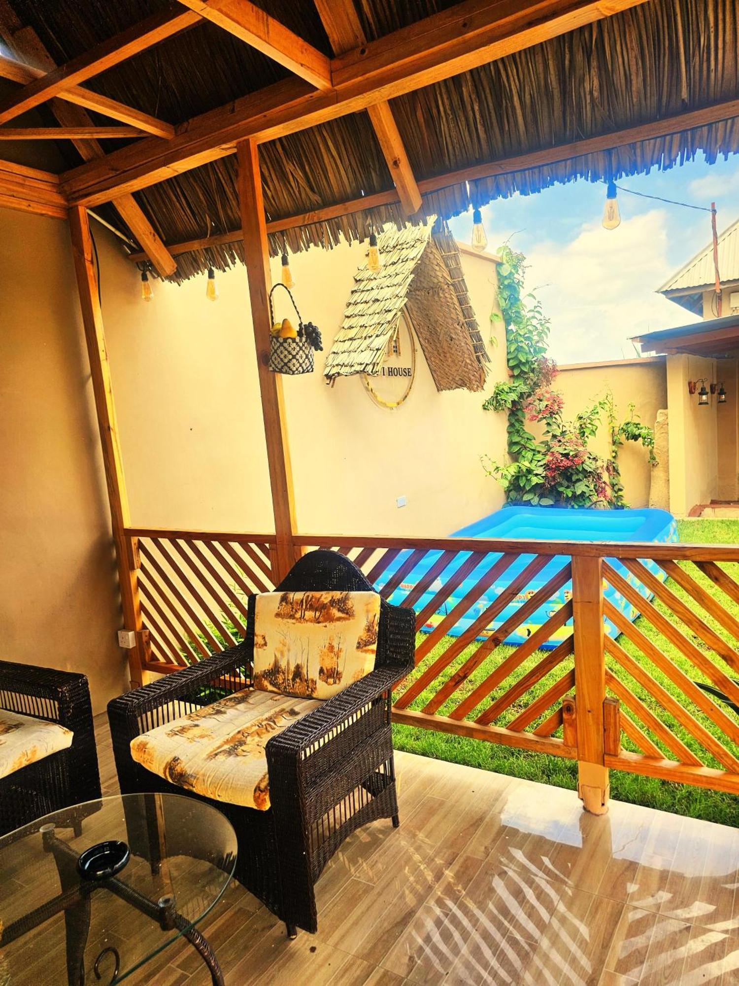 Safi House Bed & Breakfast Boma la Ngombe Exterior photo